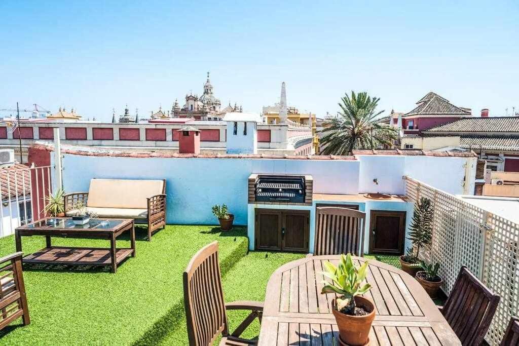 Atico Con Piscina Junto Catedral De Sevilla Экстерьер фото