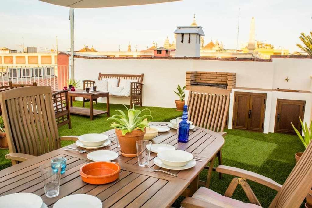 Atico Con Piscina Junto Catedral De Sevilla Экстерьер фото