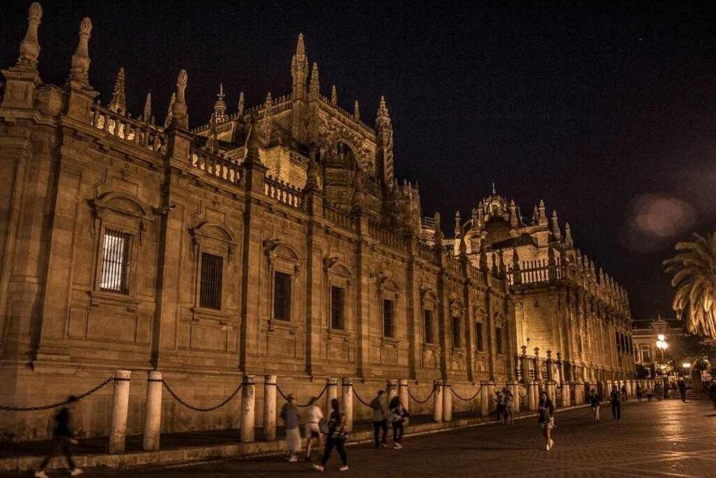 Atico Con Piscina Junto Catedral De Sevilla Экстерьер фото
